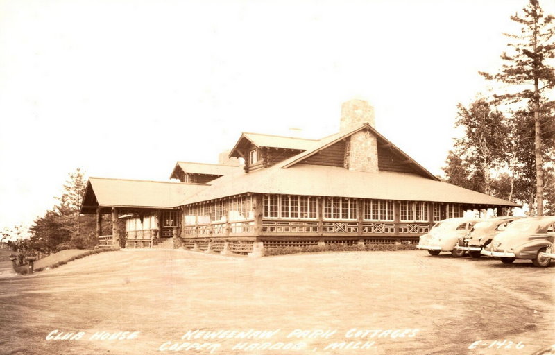 Keweenaw Park Cottages - Vintage Postcard